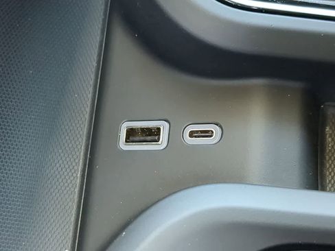 Used 2024 GMC Sierra 1500 AT4 w/ Technology Package image 32