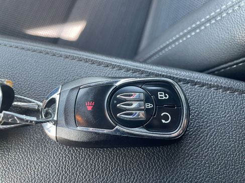 Used 2025 Buick Envista Preferred image 18