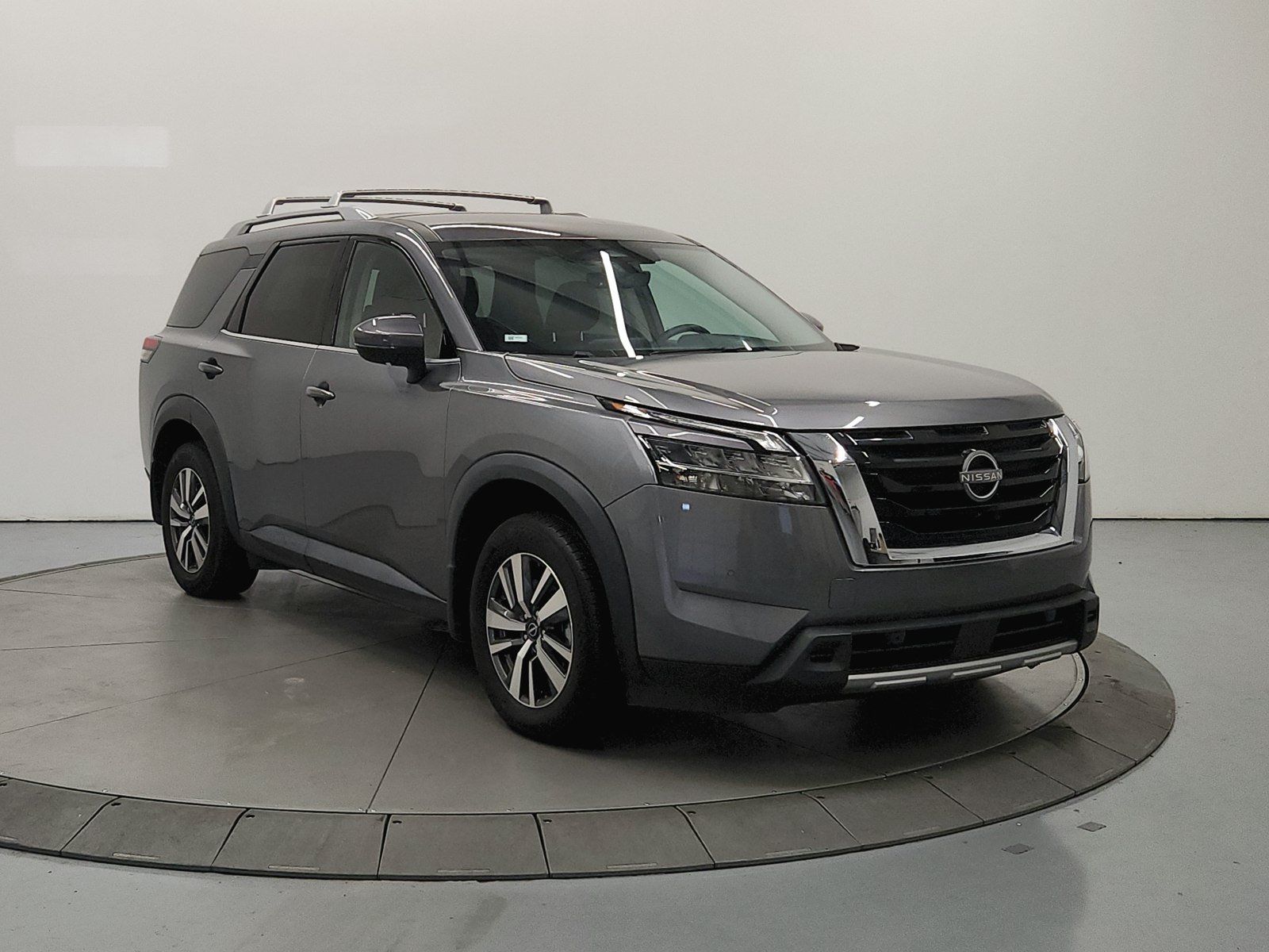 Used 2024 Nissan Pathfinder SL FWD image 3