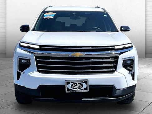 Used 2025 Chevrolet Traverse LT AWD/4WD image 2