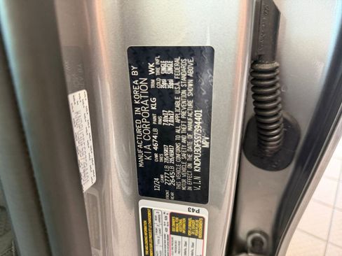 Used 2025 Kia Sportage LX FWD image 23