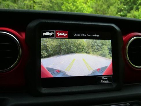 Used 2022 Jeep Gladiator Rubicon w/ LED Lighting Group AWD/4WD image 17