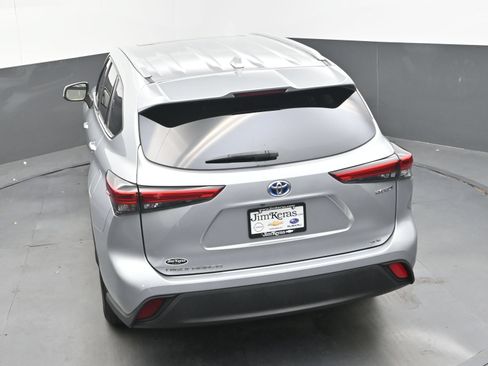 Used 2022 Toyota Highlander XLE FWD image 33