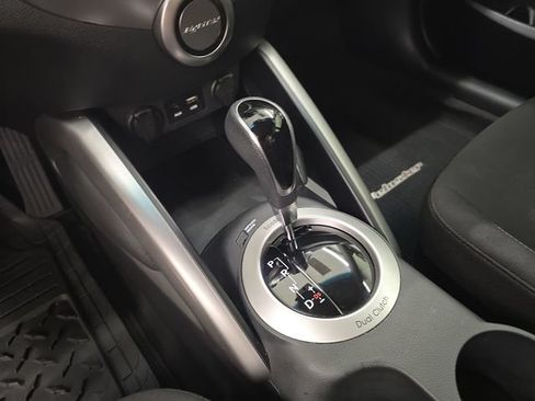 Used 2016 Hyundai Veloster FWD image 23