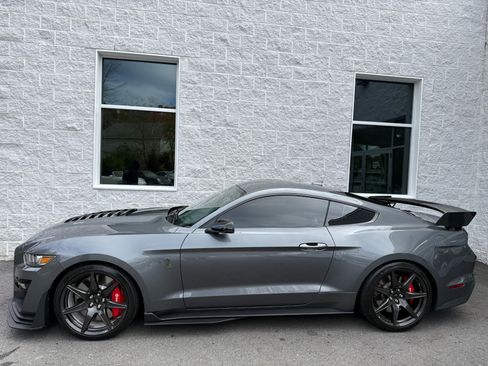 Used 2022 Ford Mustang Shelby GT500 w/ Carbon Fiber Track Pack image 5