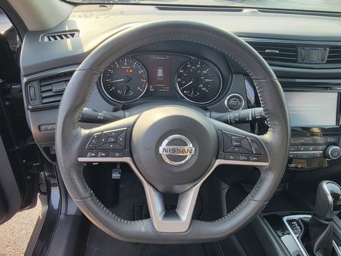 Used 2017 Nissan Rogue SV w/ SV Premium Package image 20