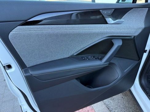 Used 2025 Volkswagen Tiguan S image 8