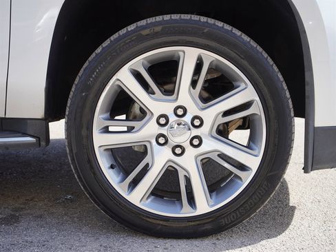 Used 2016 Cadillac Escalade ESV Luxury image 42