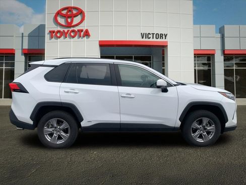 Used 2025 Toyota RAV4 XLE image 2