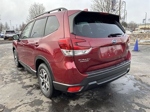 Used 2023 Subaru Forester Premium w/ Popular Package #3 image 9