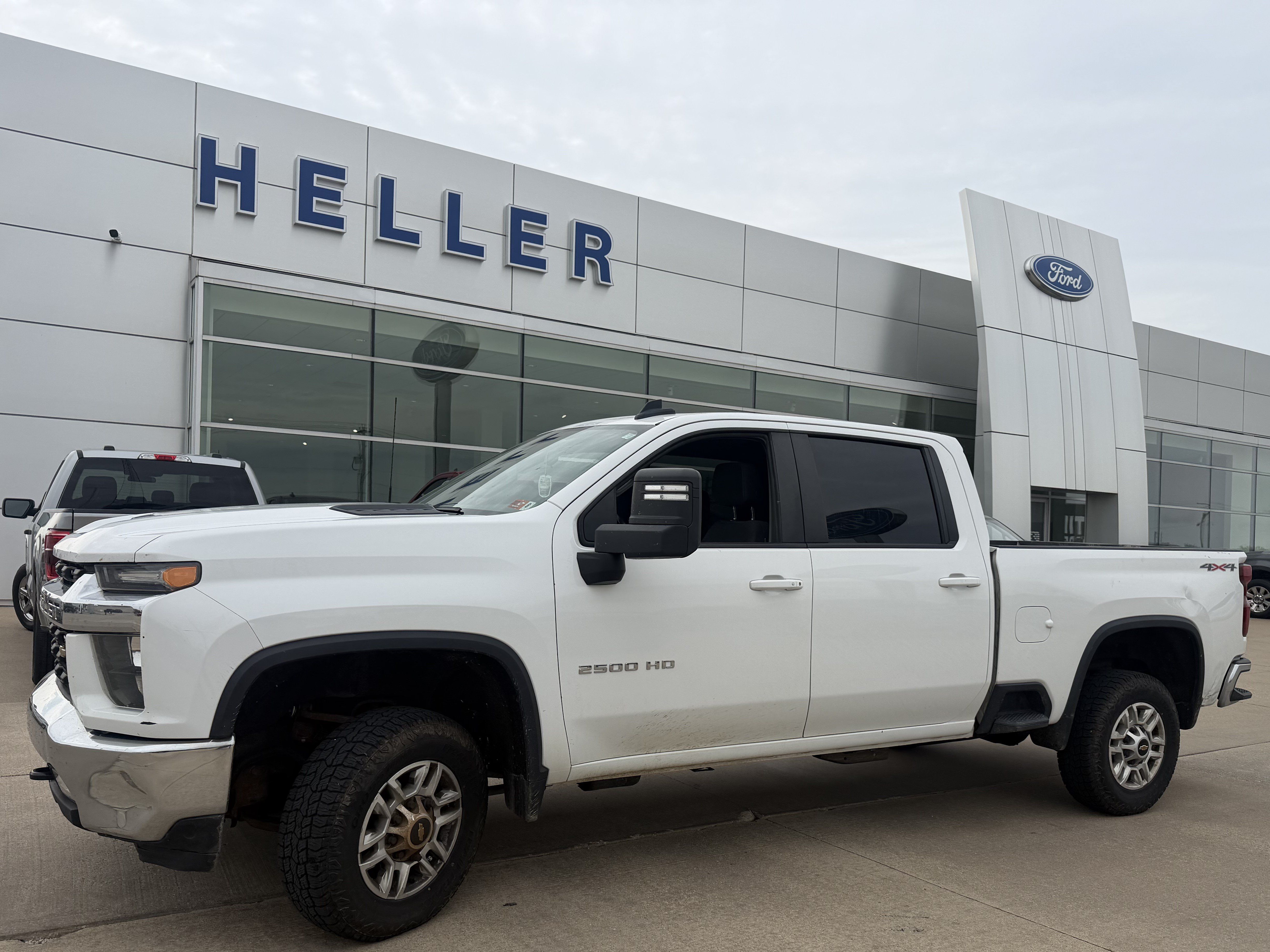Used 2022 Chevrolet Silverado 2500 LT w/ Convenience Package AWD/4WD image 3