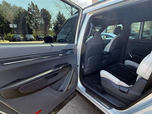 Used 2024 Kia EV9 GT-Line image 17