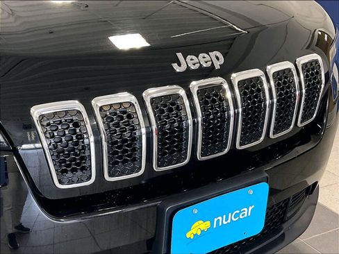 Used 2019 Jeep Cherokee Latitude Plus w/ Comfort/Convenience Group image 30