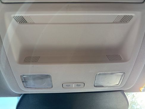 Used 2021 Ford Escape SE image 18