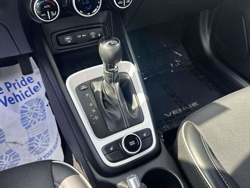 Certified 2025 Hyundai Venue Limited FWD image 28