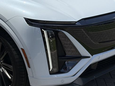 New 2026 Cadillac Lyriq V w/ Exterior Carbon Fiber Package AWD/4WD image 7