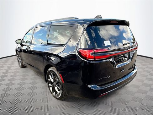 New 2026 Chrysler Pacifica Limited w/ S Appearance Package image 7