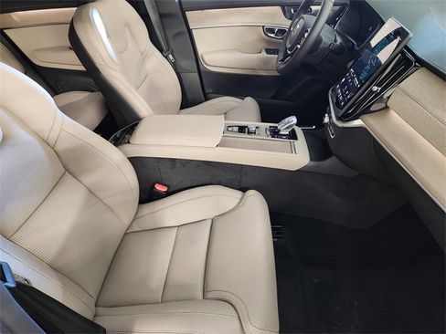 New 2026 Volvo XC90 B6 Ultra w/ Protection Package image 3