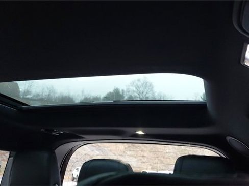 Used 2023 Land Rover Defender 130 X-Dynamic SE image 25