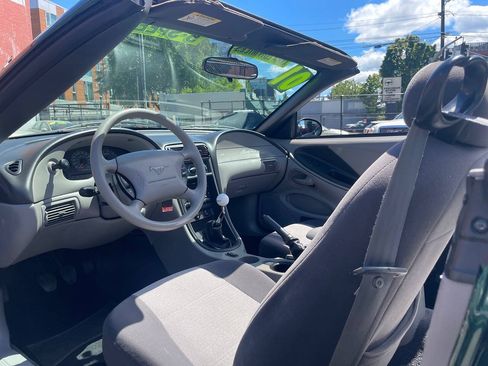 Used 2001 Ford Mustang Convertible RWD image 32