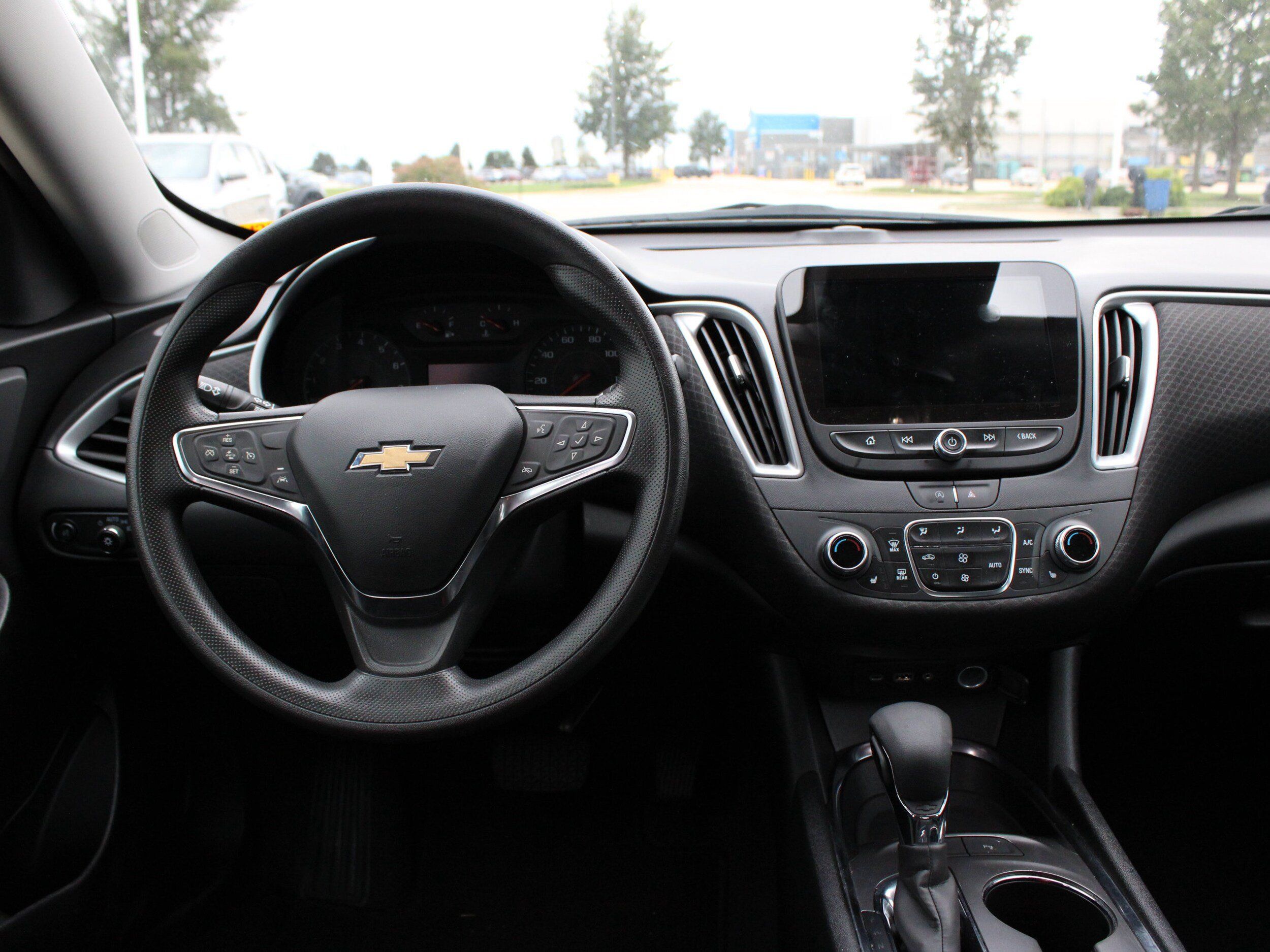 Used 2025 Chevrolet Malibu LT FWD image 9