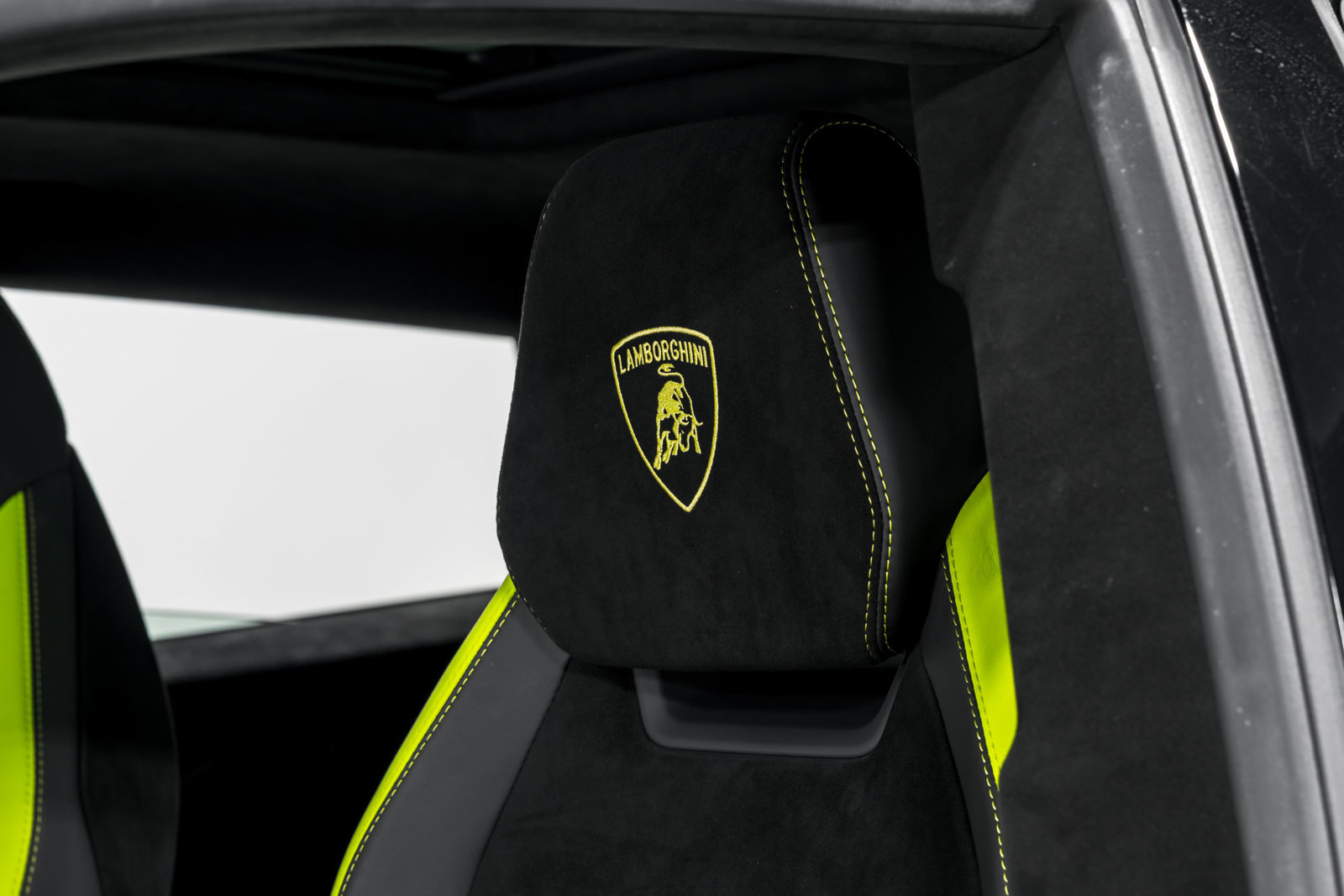 Used 2024 Lamborghini Urus Performante AWD/4WD image 21