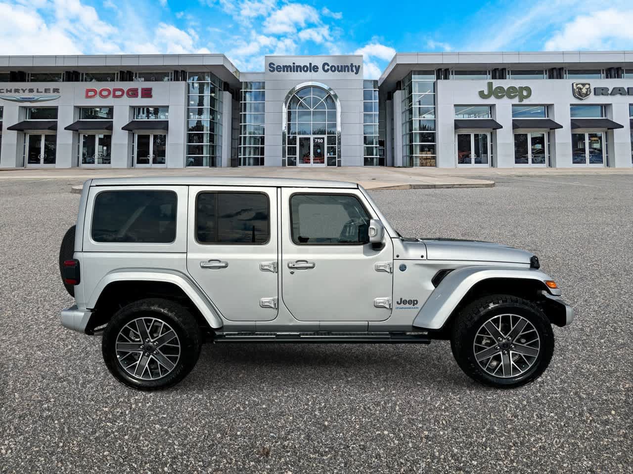 Used 2024 Jeep Wrangler High Altitude AWD/4WD image 9