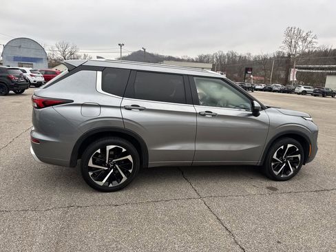 Used 2024 Mitsubishi Outlander SEL image 3