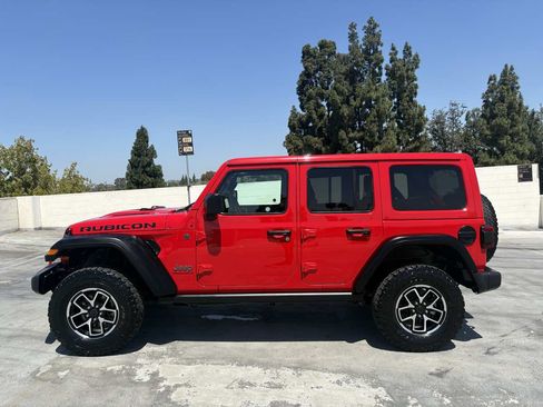 Used 2025 Jeep Wrangler Unlimited Rubicon w/ Convenience Group AWD/4WD image 16