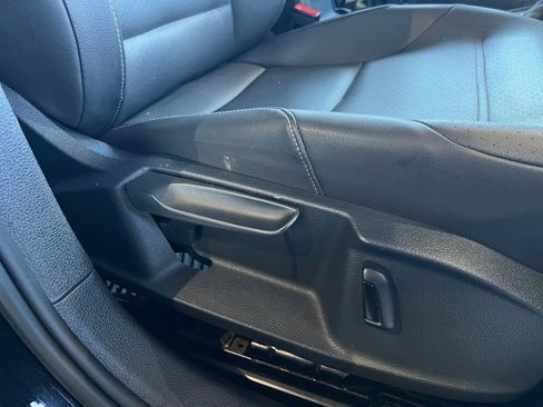 Used 2015 Volkswagen Golf S image 15