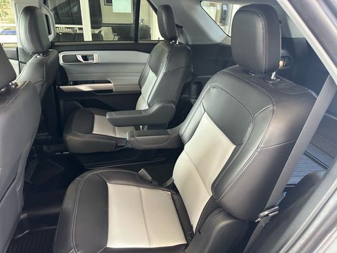 Used 2022 Ford Explorer XLT w/ Equipment Group 202A RWD image 22