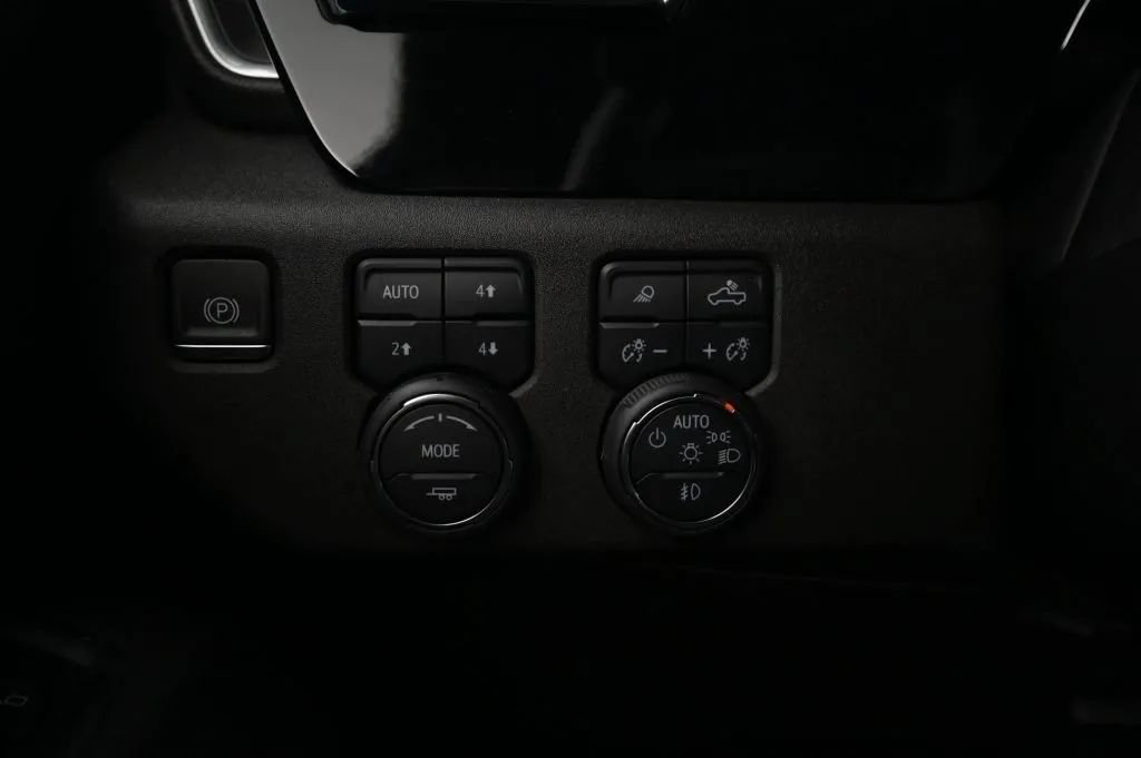 Used 2024 Chevrolet Silverado 2500 LT AWD/4WD image 32
