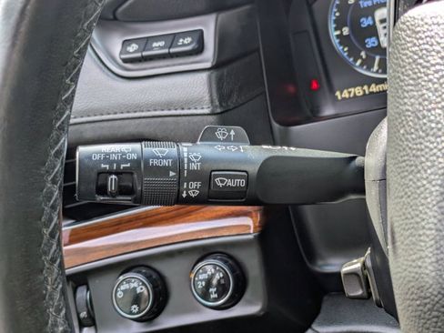 Used 2015 Cadillac Escalade ESV Premium image 16