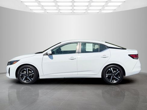 Used 2024 Nissan Sentra SV FWD image 3
