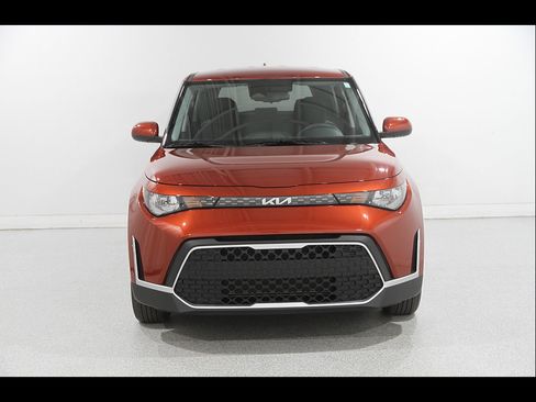 Used 2025 Kia Soul S FWD image 2