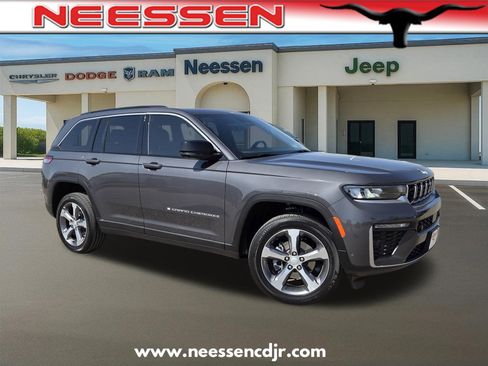New 2026 Jeep Grand Cherokee Limited RWD image 1