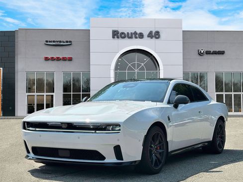 Used 2024 Dodge Charger Daytona Scat Pack w/ Plus Group AWD/4WD image 2