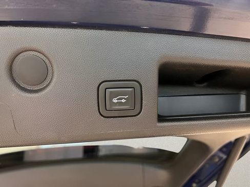 Used 2023 Chevrolet Equinox RS w/ RS Leather Package AWD/4WD image 8
