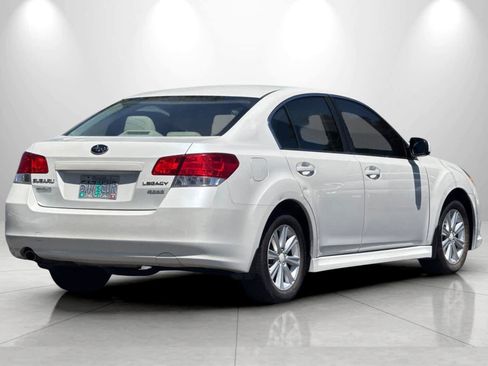 Used 2010 Subaru Legacy 2.5i Premium AWD/4WD image 2