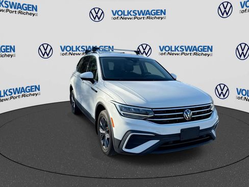 Used 2024 Volkswagen Tiguan SE AWD/4WD image 16