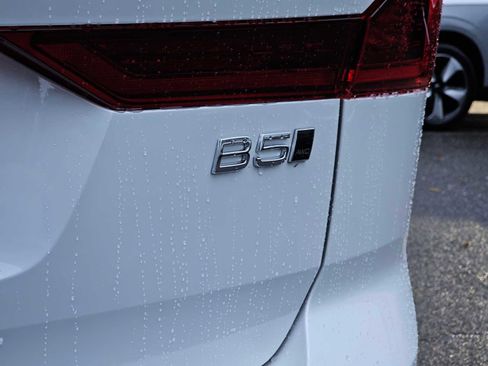 New 2026 Volvo XC60 B5 Plus w/ Climate Package image 17