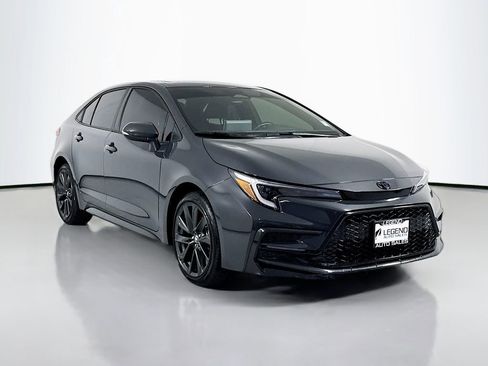 Used 2025 Toyota Corolla SE w/ SE Premium Package FWD image 3