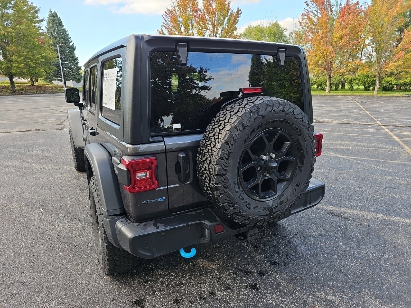 Used 2024 Jeep Wrangler Unlimited AWD/4WD image 3
