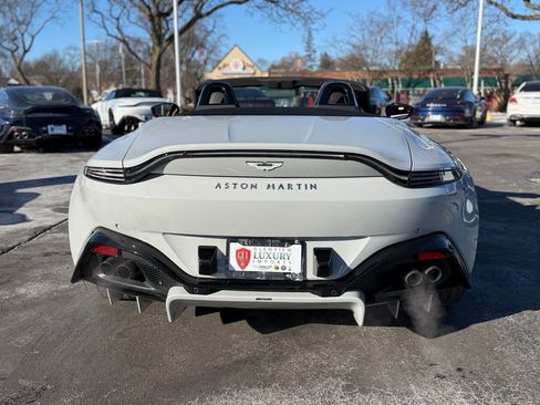 Used 2023 Aston Martin V8 Vantage Roadster image 17