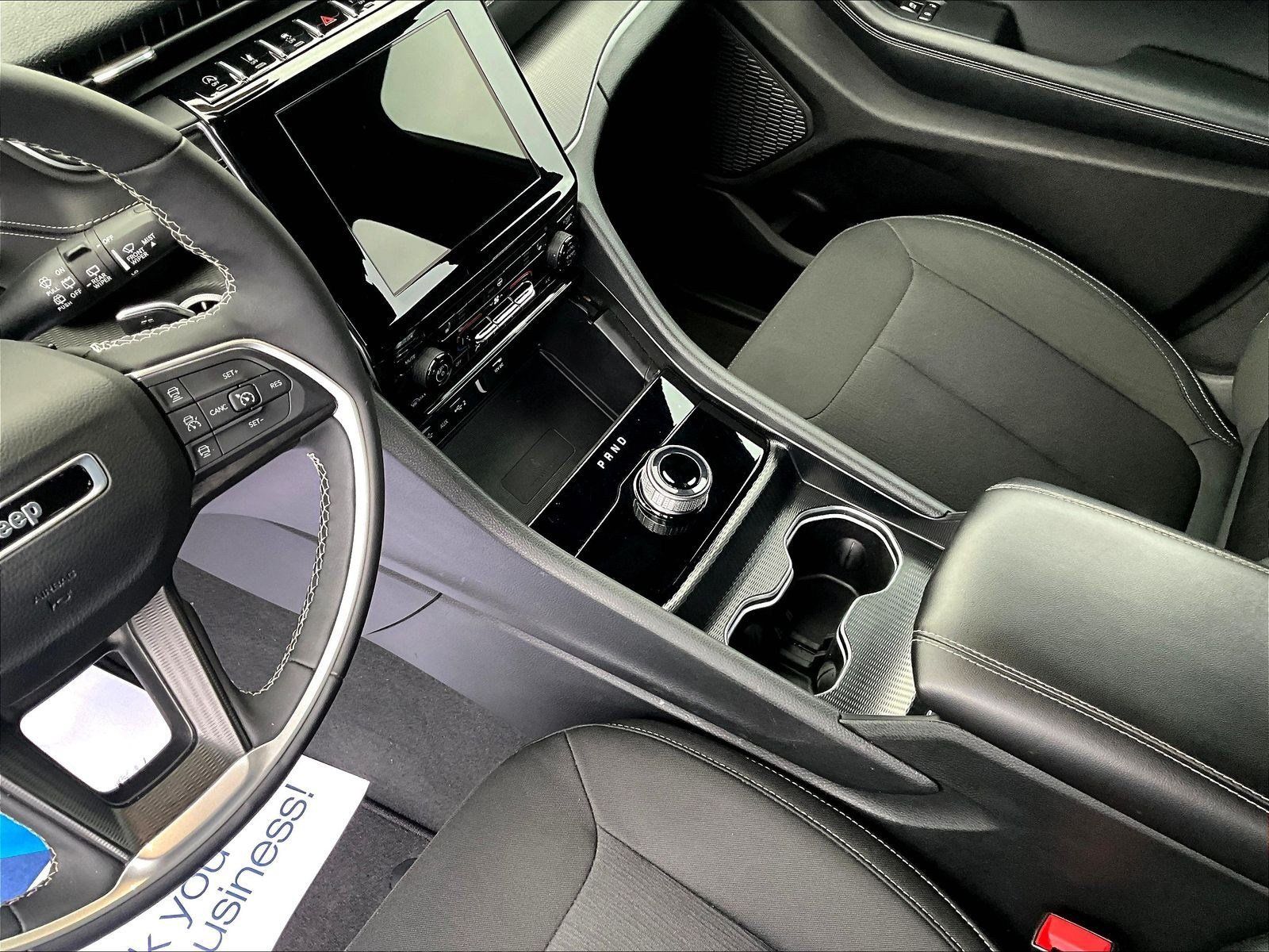 Used 2025 Jeep Grand Cherokee L Laredo w/ Luxury Tech Group I AWD/4WD image 20