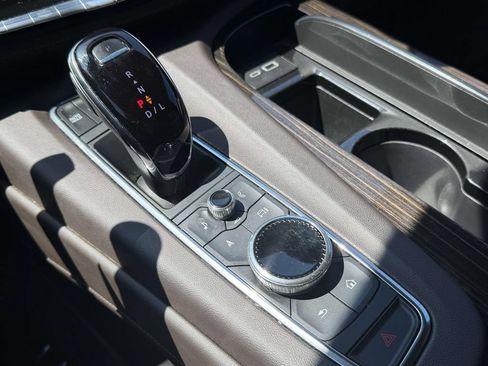 Used 2022 Cadillac Escalade Premium Luxury AWD/4WD image 25