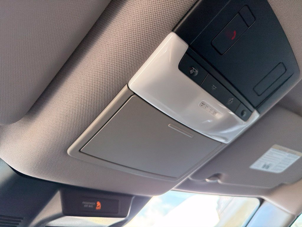 Used 2025 Nissan Rogue SV FWD image 25
