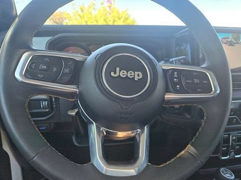 Used 2024 Jeep Wrangler Unlimited Sahara AWD/4WD image 15
