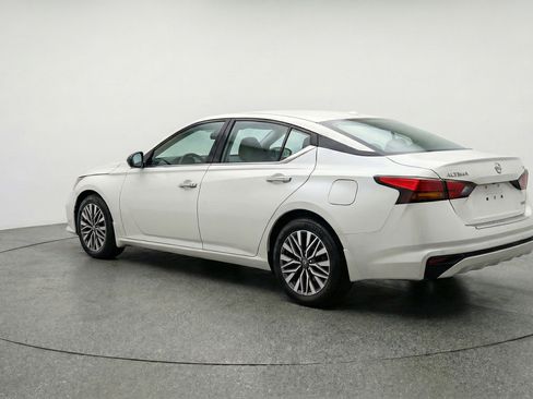 Used 2025 Nissan Altima 2.5 SV image 6
