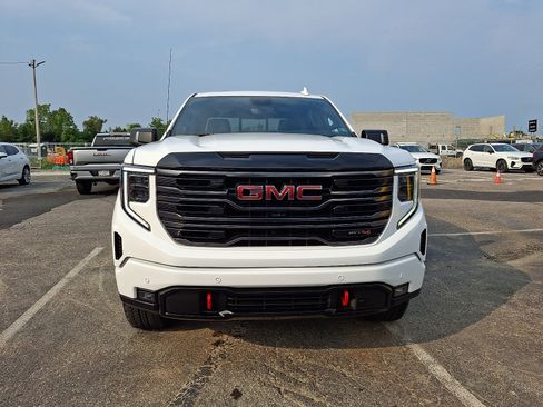 Used 2025 GMC Sierra 1500 AT4 w/ Technology Package AWD/4WD image 2